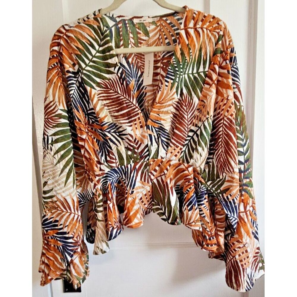 NWT Mi Ami Francesca's Floral flare hem poncho cardigan blouse Medium